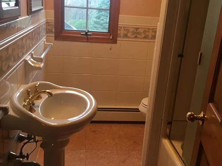24 Campbell Ct — Photo 8
