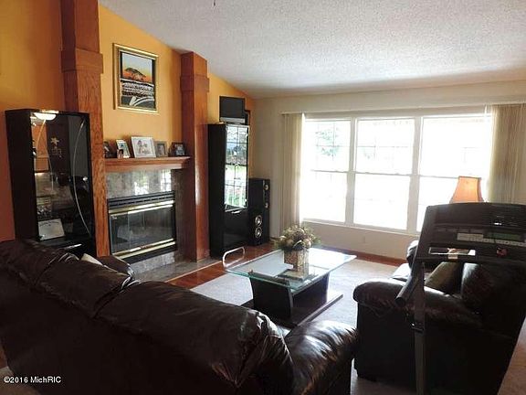 4th image of 6785 Beech Creek Ct