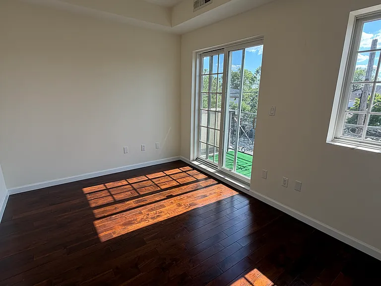 1739 Stillwell Ave #B — Photo 8