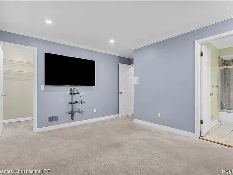 6651 Hearthside Ct — Photo 12