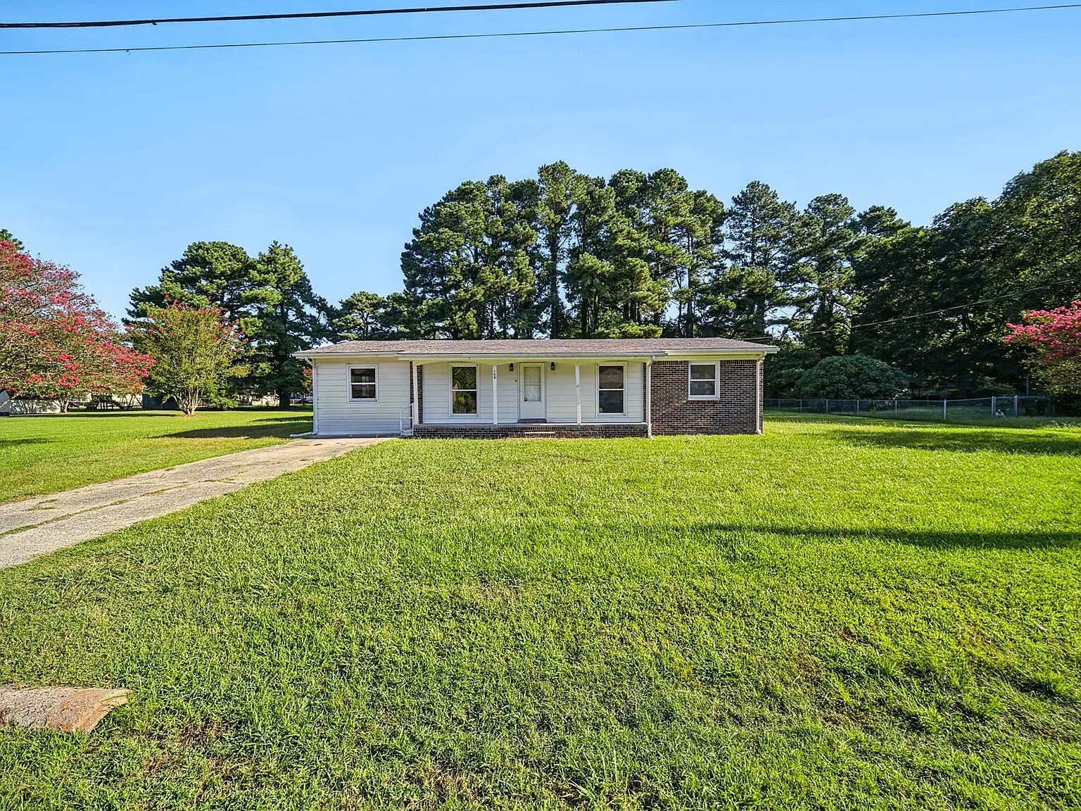 4 bed, 1404 sqft, $2,400 — Photo 1