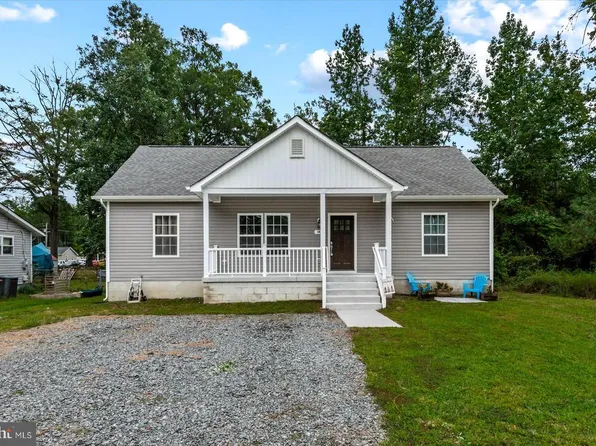 58 Pine St, Colonial Beach, VA 22443