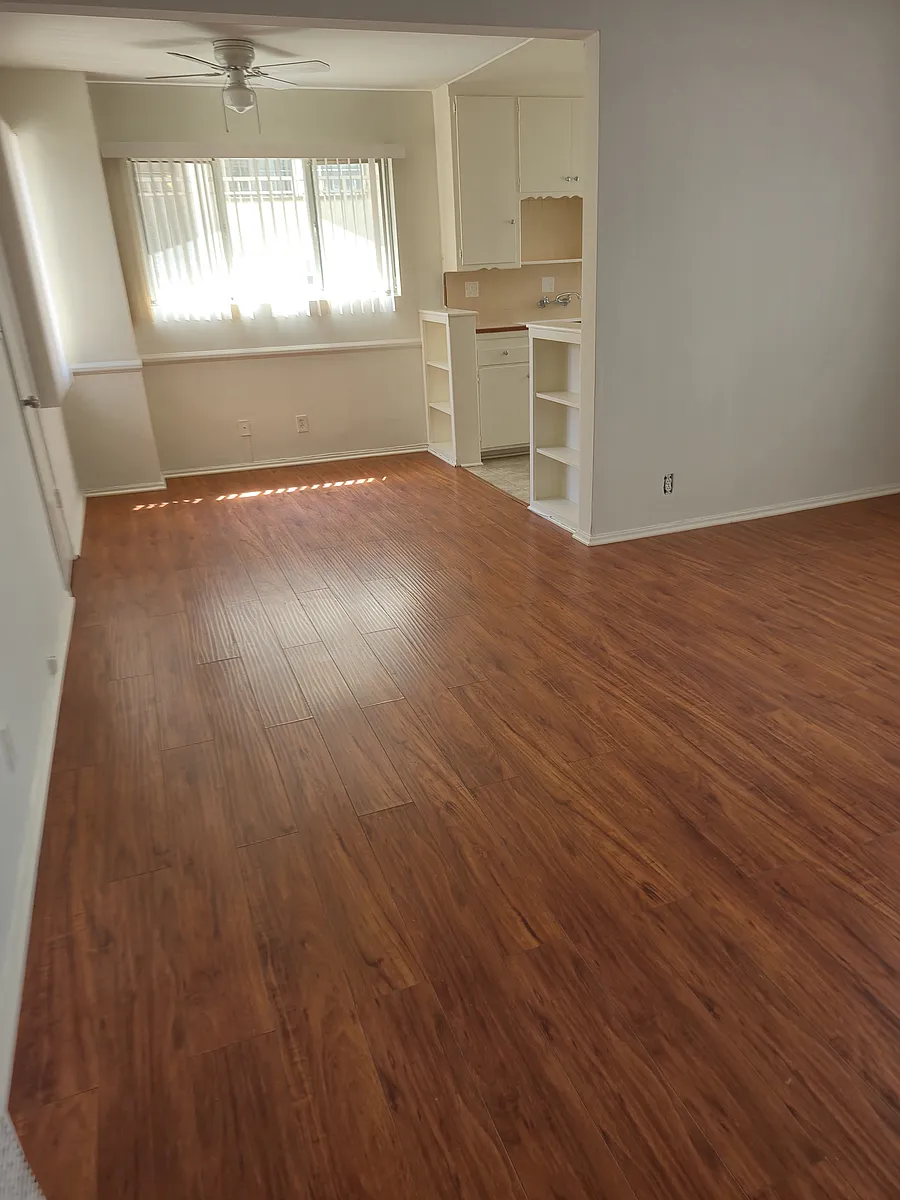 Building Photo - 515 S Serrano Ave #1