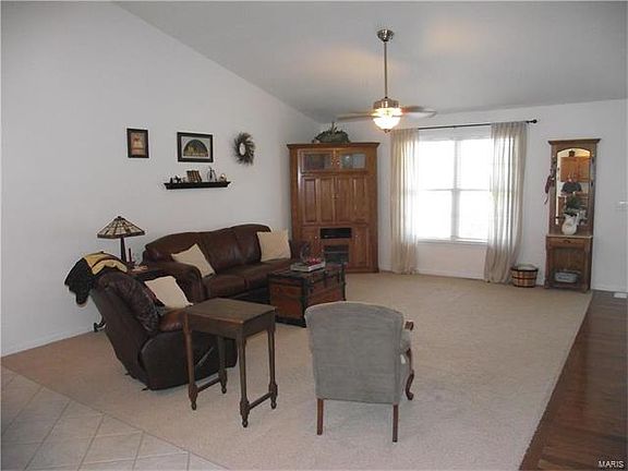 2nd image of 15 Lindsey Ct