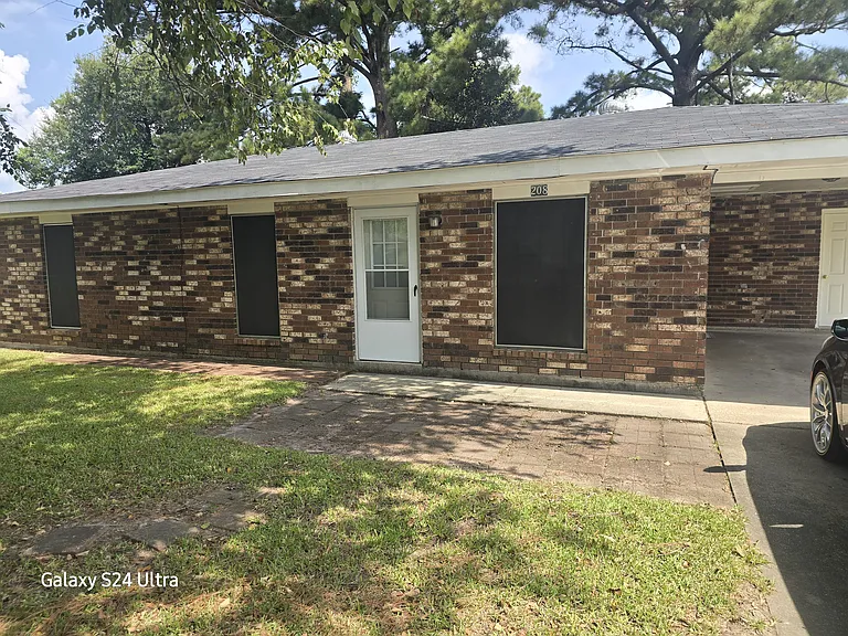 208 Bradford Dr — Photo 5