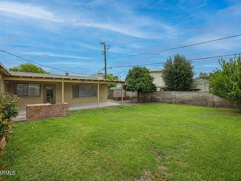 1005 E Cavalier Dr — Photo 32
