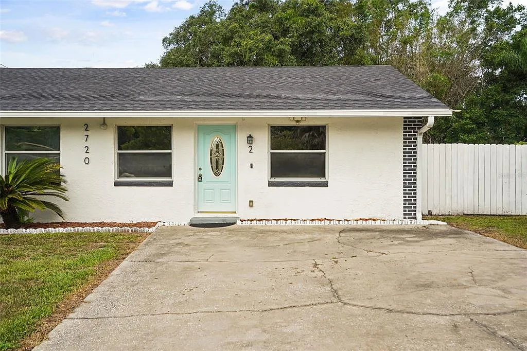3 bed, 1.0 bath, 910 sqft, $1,850 — Photo 3