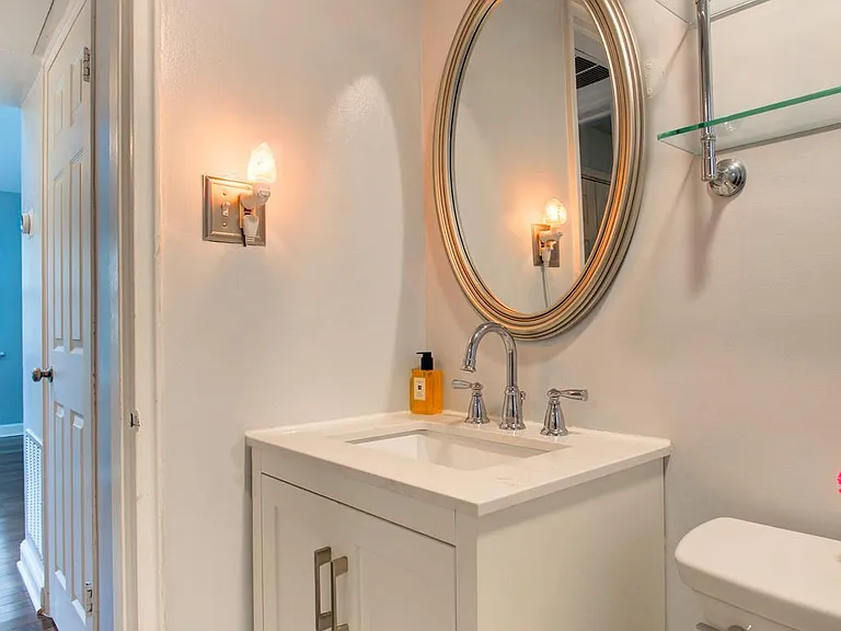 2100 N Scott St #106 — Photo 12