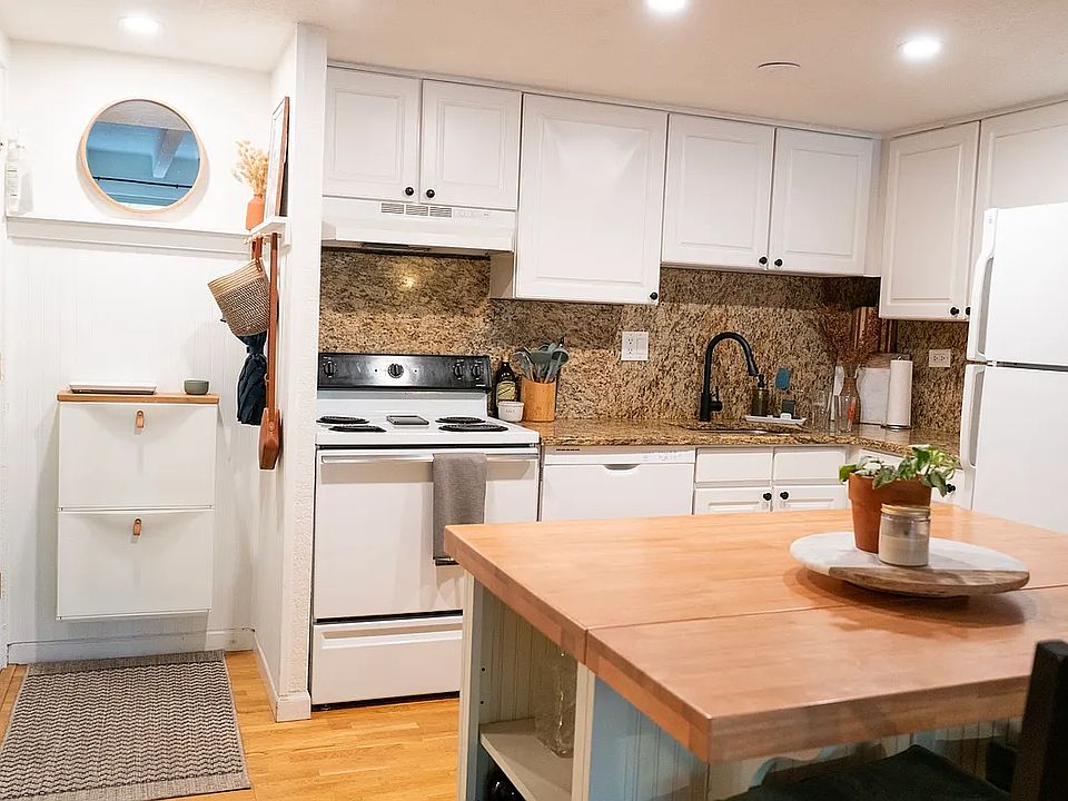 Kitchen includes microwave, fridge, oven/stove and dishwasher