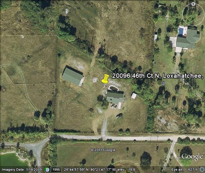 5 acres, horse barn with 10 stalls, close to arena