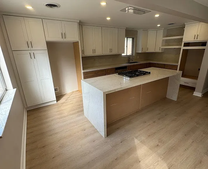 645 E Brockway Ave — Photo 1