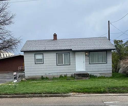 818 E Logan St Photo 1