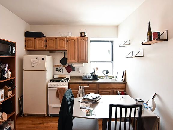 4th image of 166 N 7th St APT 14