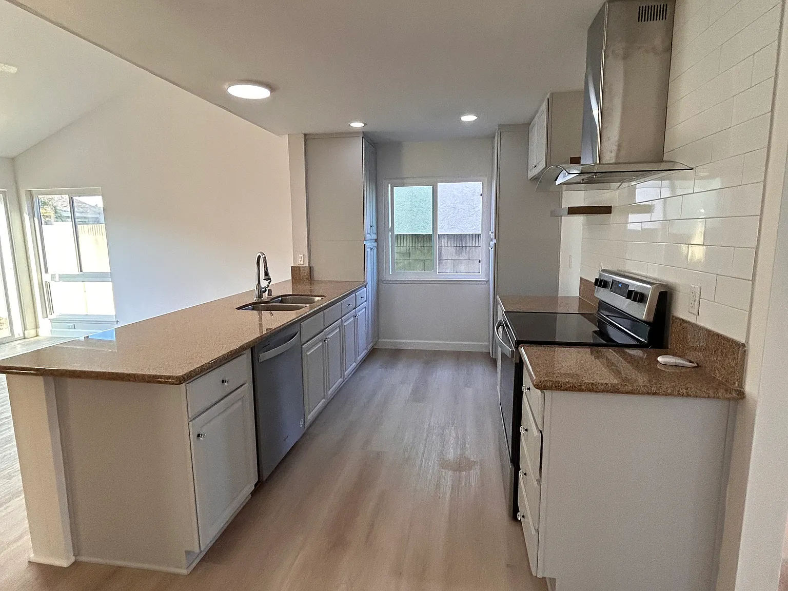 4 bed, 1520 sqft, $4,200 — Photo 1