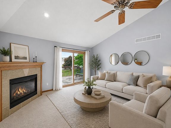 3rd image of 729 SE Ponds Edge Cir