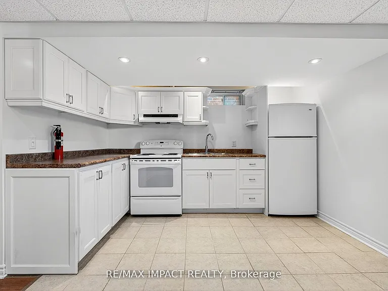 1384 W Rennie St — Photo 23