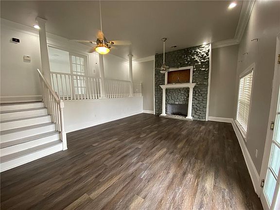 4th image of 105 Amapola Cir