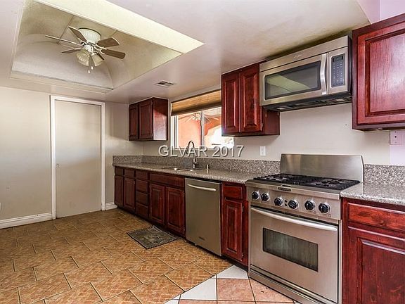 STAINLESS STEEL APPLIANCES INCLUDED!