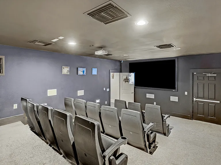 Frontier East Apartments — Photo 11