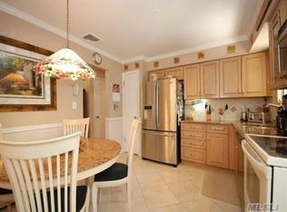 56 Garden Rd, Rocky Point, NY 11778