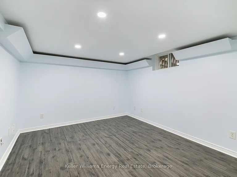 566 Dean Ave #LOWER — Photo 24