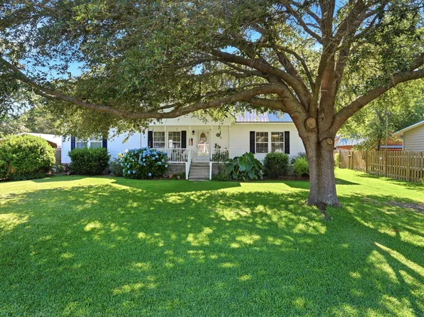 116 Sparrow St, Bonneau, SC 29431