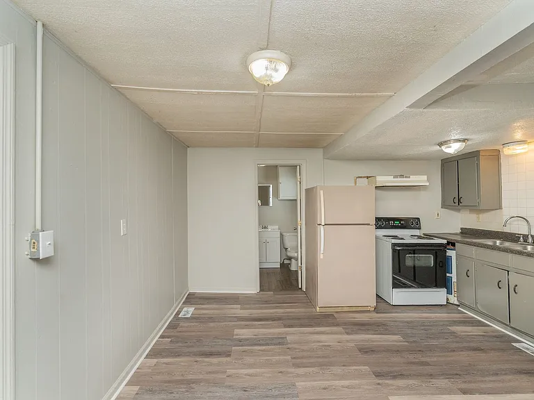2024 Clark St — Photo 15