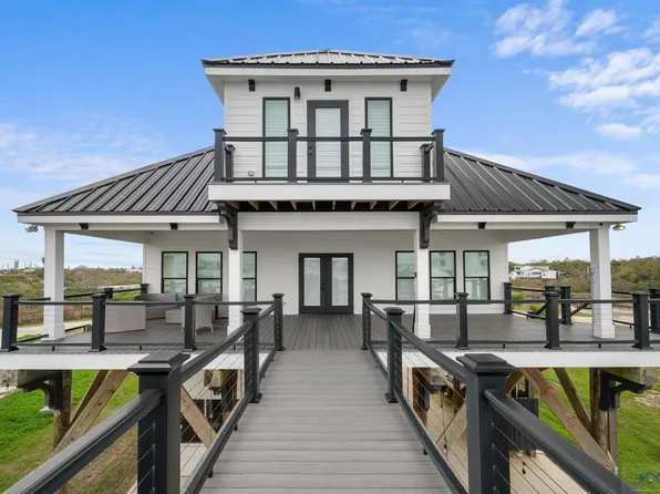 16 Sandy Point Dr, Grand Isle, LA 70358