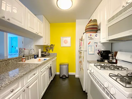 Rented by Compass | media 18