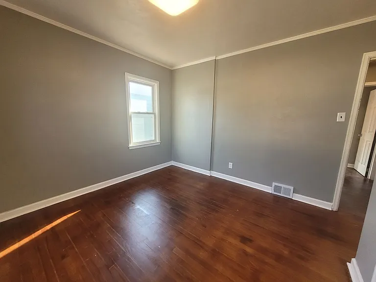 2405 Maple St — Photo 12
