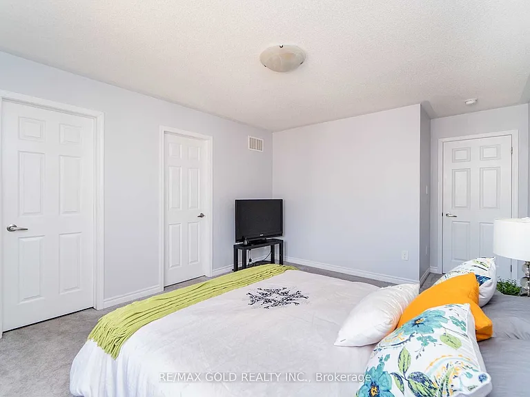 102 Leadenhall Rd — Photo 12