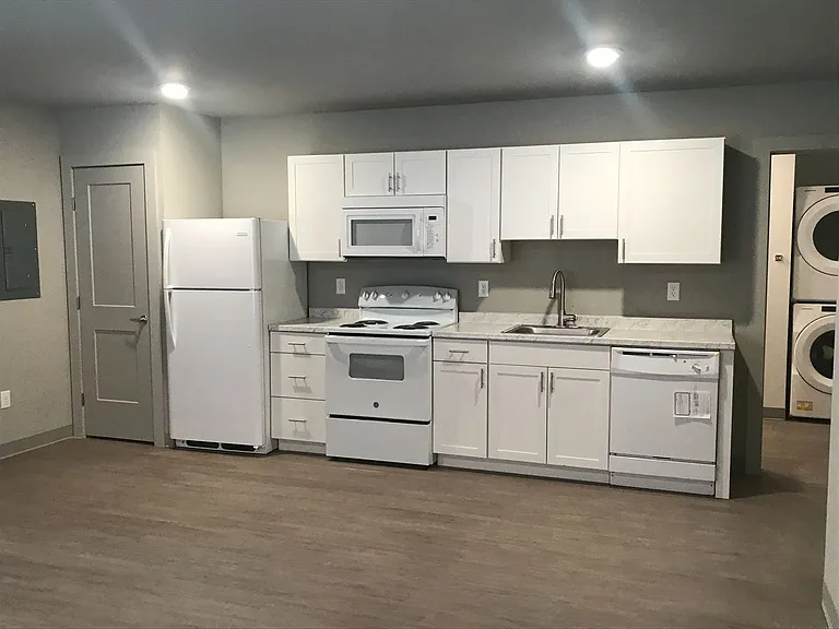 327 W Seneca — Photo 47