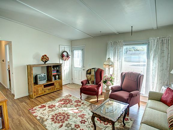 5th image of 405 Stratmore St