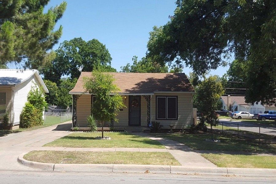 1st image of 1300 W Spurgeon St