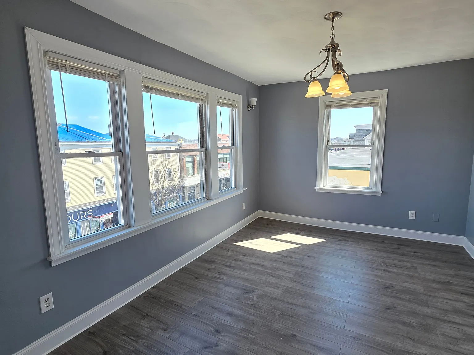  228 Atwells Ave 3rdflr 3b/1b Renovated! Greatlocale! Spacious! Prkg! — Photo 4