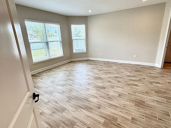 2nd image of 835 Silver Pine Dr