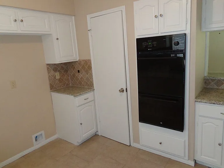 2735 Manila Ln — Photo 11
