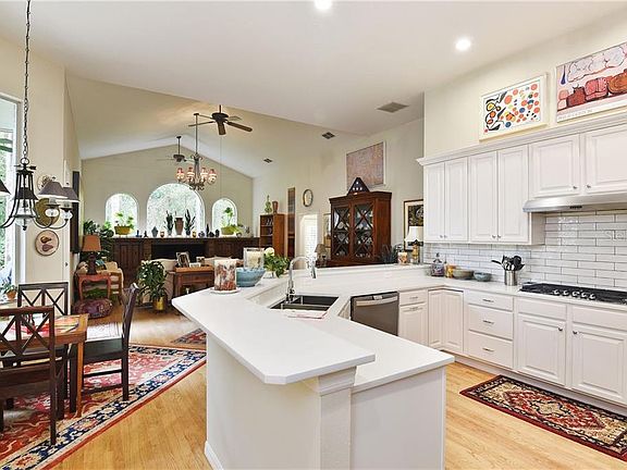 3rd image of 520 W Palm Valley Dr