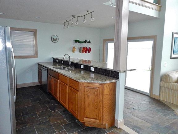 5th image of 13028 W Bank Dr