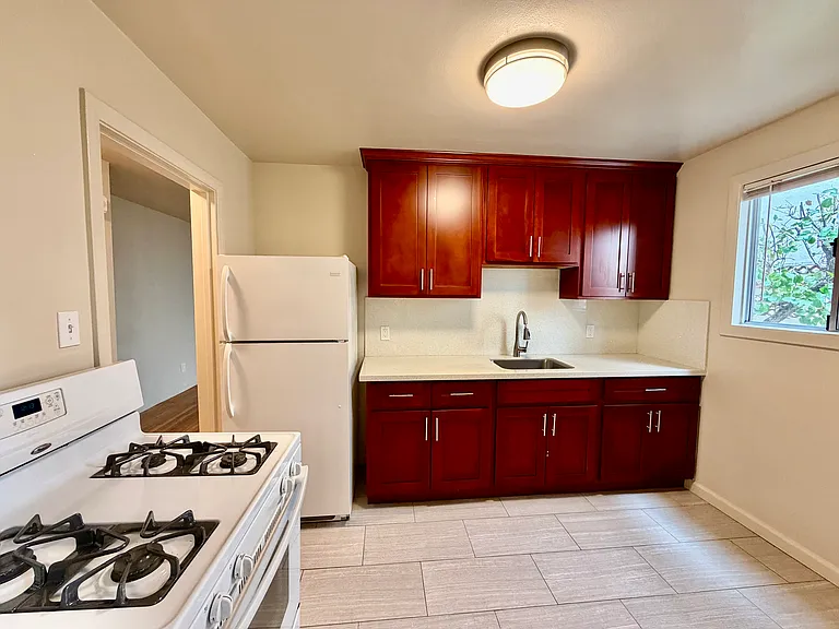 50 Lupine Ave #4 — Photo 7