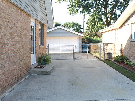2nd image of 5237 Pleasant Ln