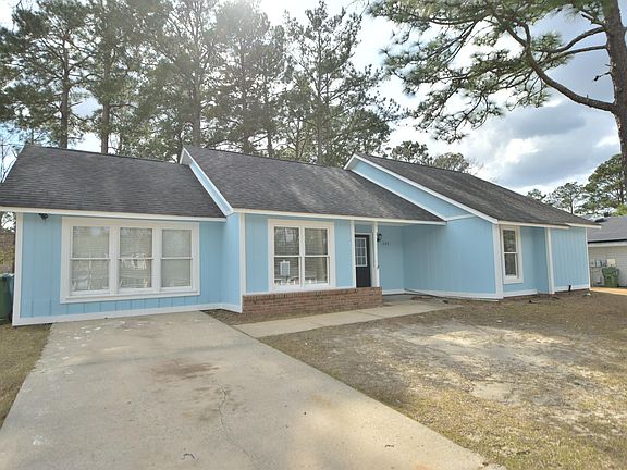 2nd image of 220 N Chateau Dr