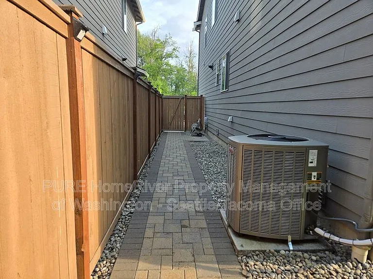 11618 SE 197th Pl — Photo 67