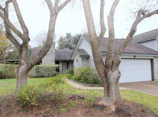 8306 Greenleaf Lake Dr, Houston, TX 77095