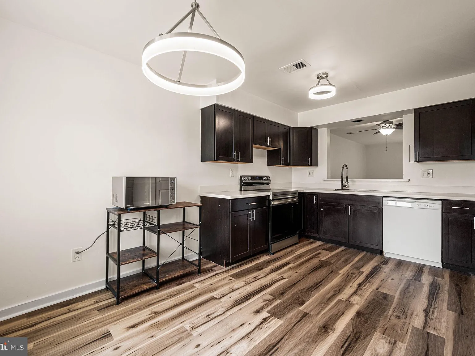 2 bed, 2.5 bath, 1584 sqft, $2,395 — Photo 2