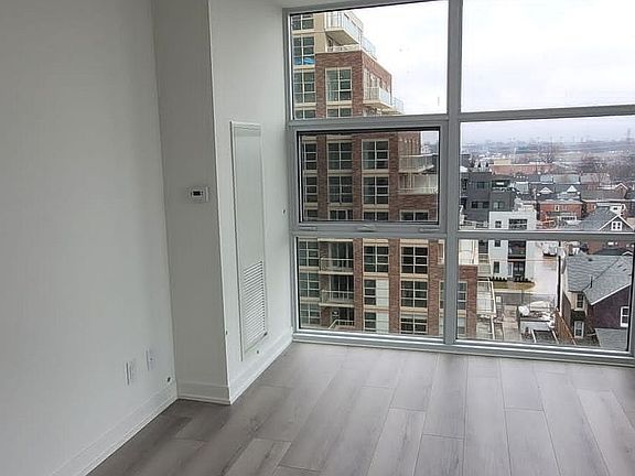 5th image of 1787 Saint Clair Ave W #706