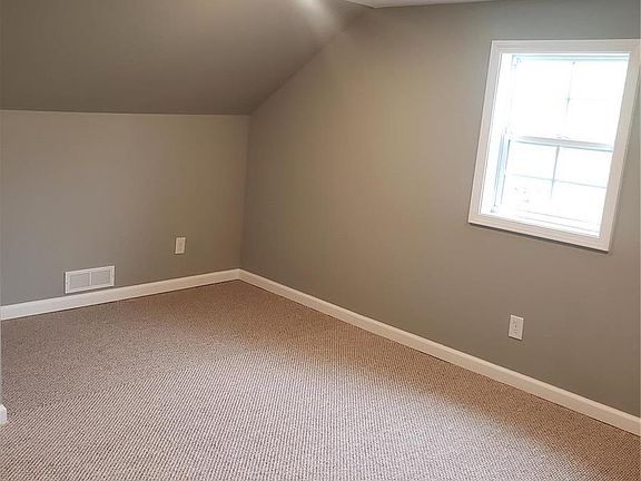 5th image of 924 College St