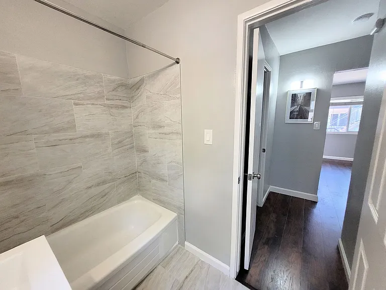 1366 Oakland Blvd — Photo 3