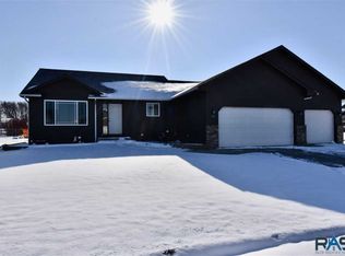 118 Lynx St, Valley Springs, SD 57068