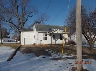 305 S Maple St, Augusta, IL 62311